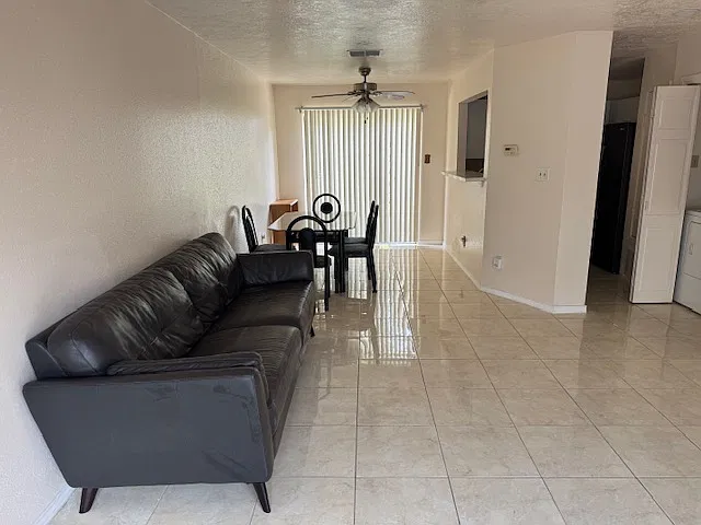 1 bed, 822 sqft, $1,200 — Photo 2