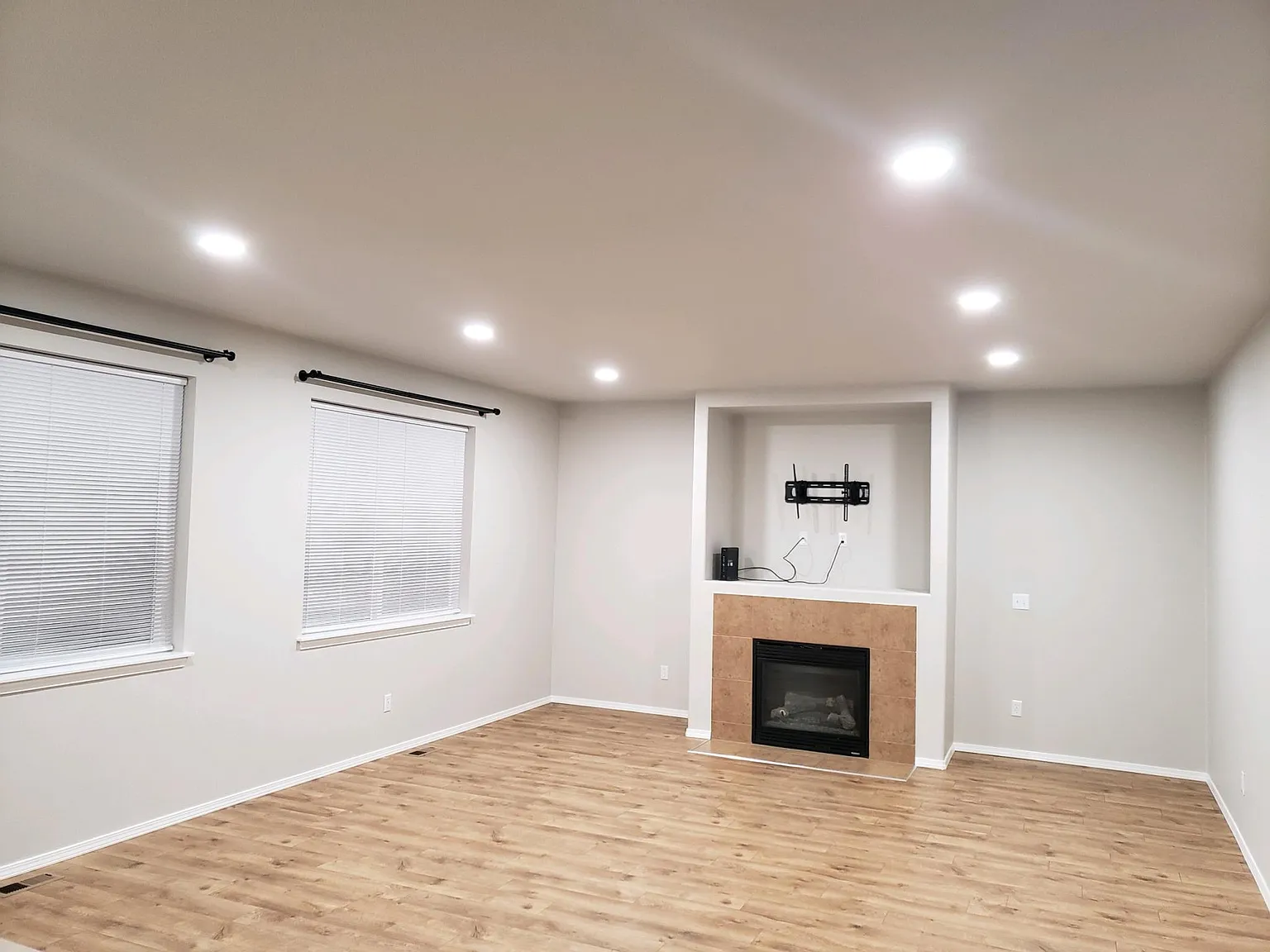 6712 NE 57th Avenue — Photo 3