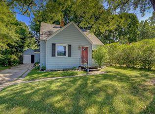 210 Farnham St SE, Kentwood, MI 49548