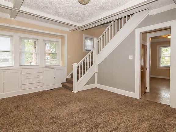 2nd image of 712 E 33rd St #712