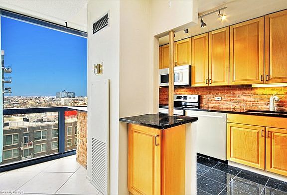 2nd image of 1250 N La Salle Dr APT 1605