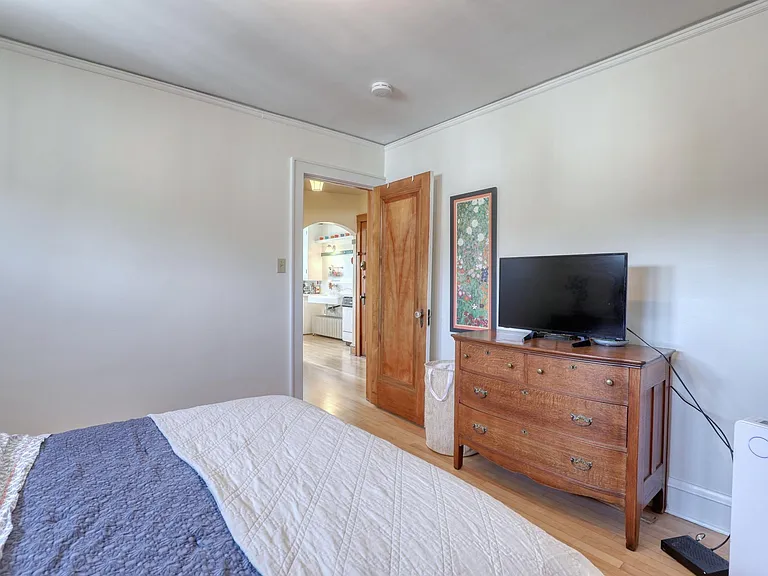2078 Ludington Ave #UPPER — Photo 17