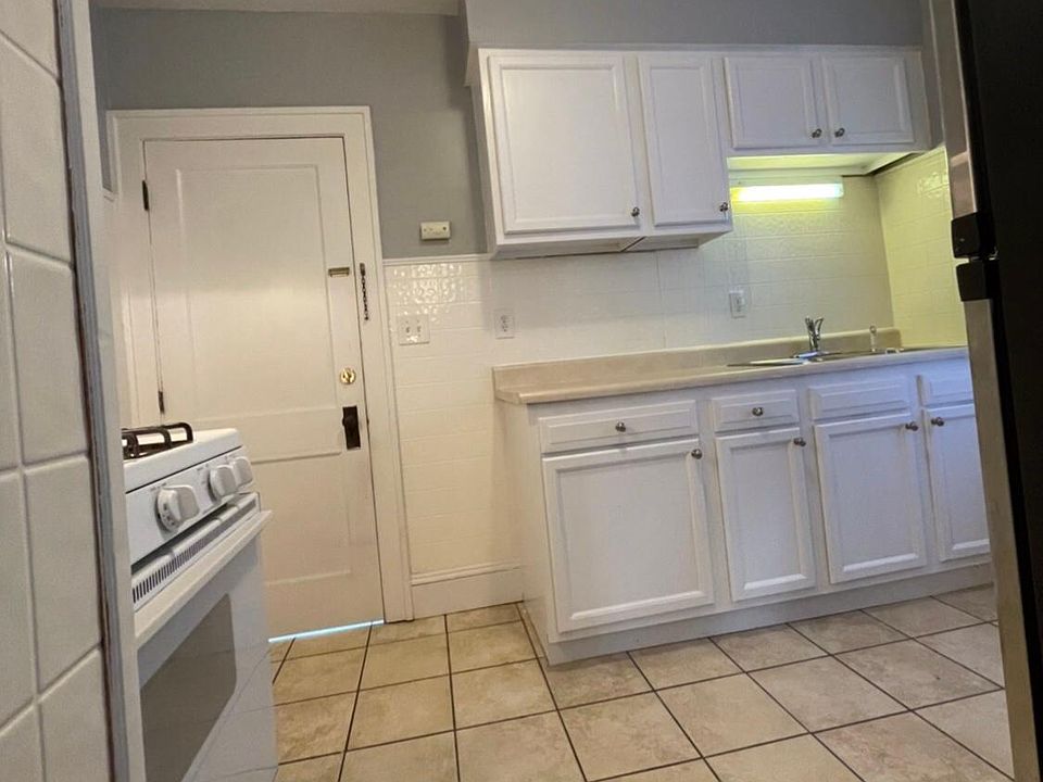 1st image of 2070 Chesterland Ave #Up