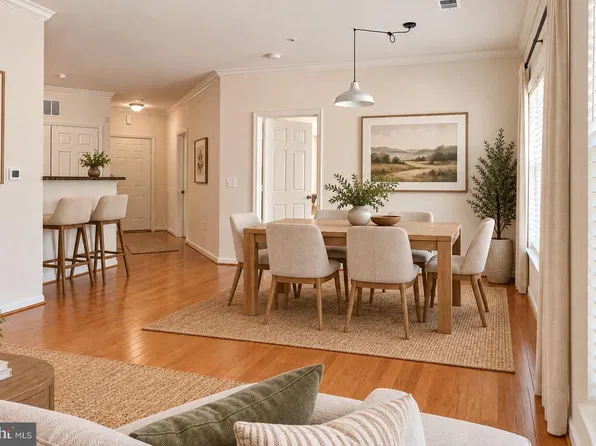 3021 Nicosh Cir Unit 1110, Falls Church, VA 22042