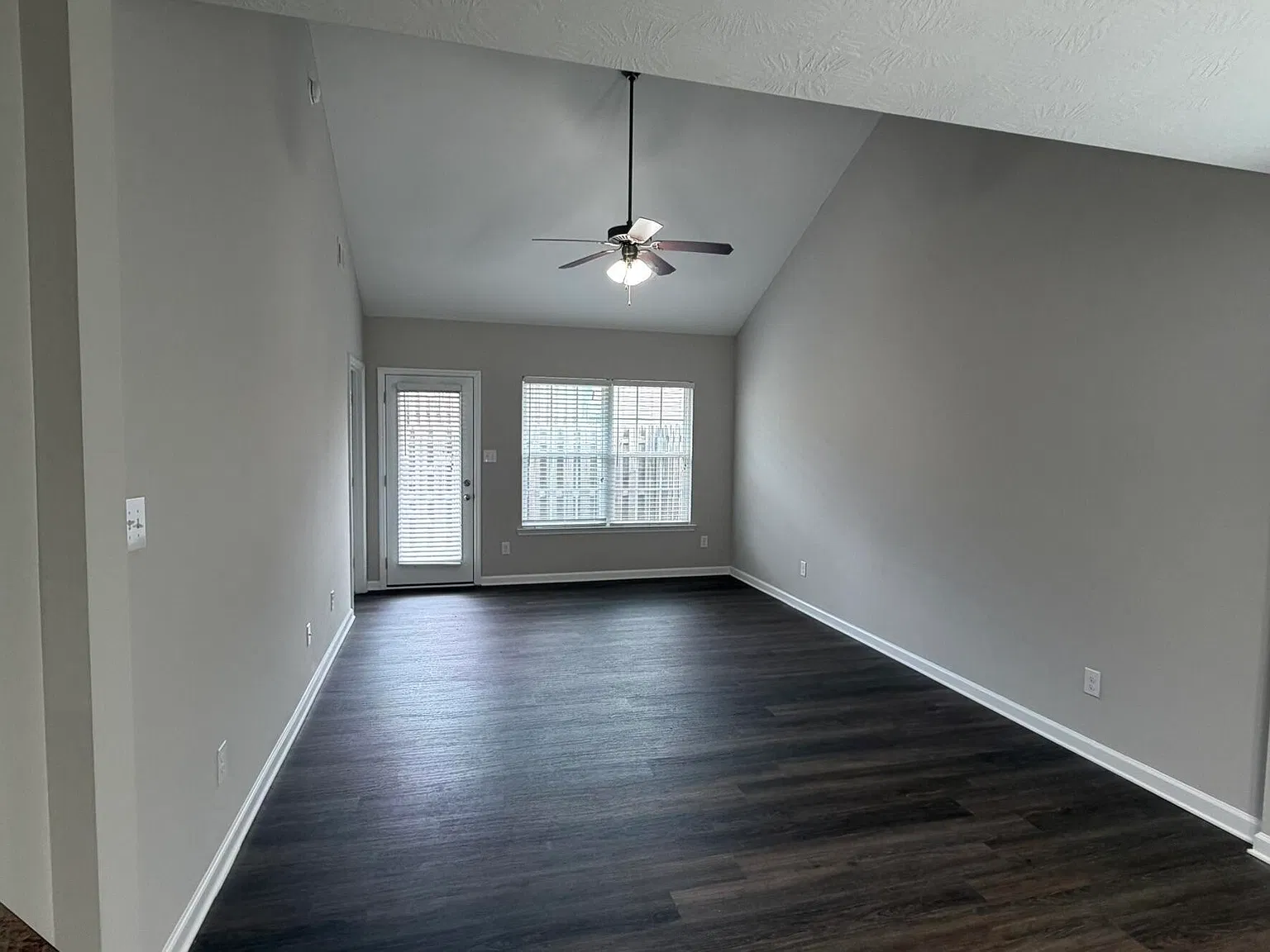 3 bed, 3.0 bath, 1338 sqft, $1,695 — Photo 2