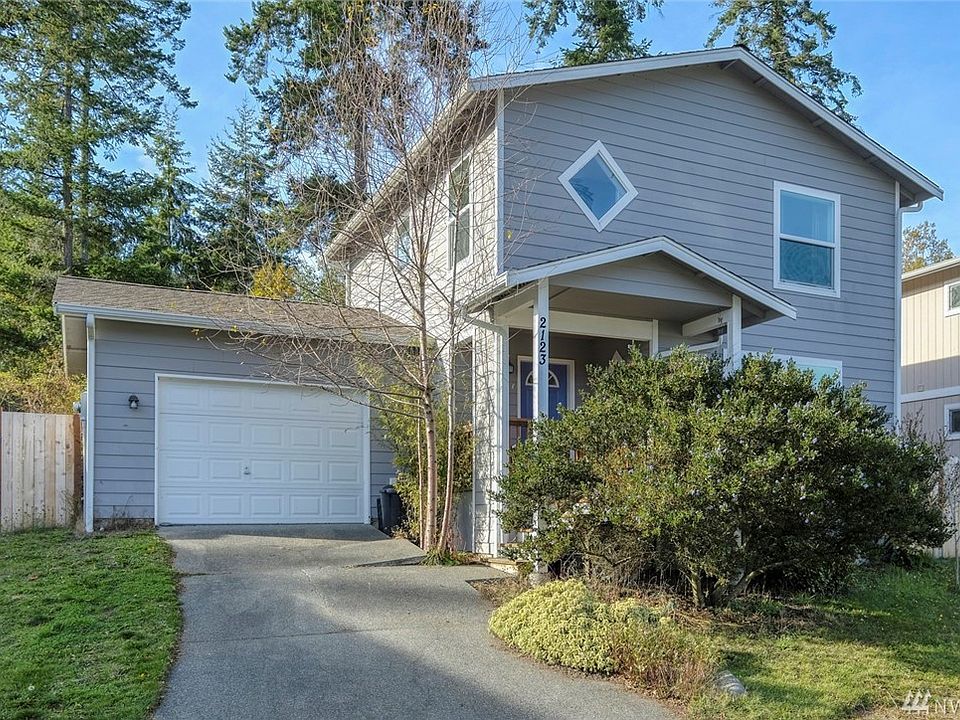 Welcome to Hamilton Heights! Original owners designed this cozy home with a covered front porch and one-car garage.  