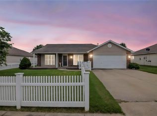 727 Country Ln, Raymore, MO 64083