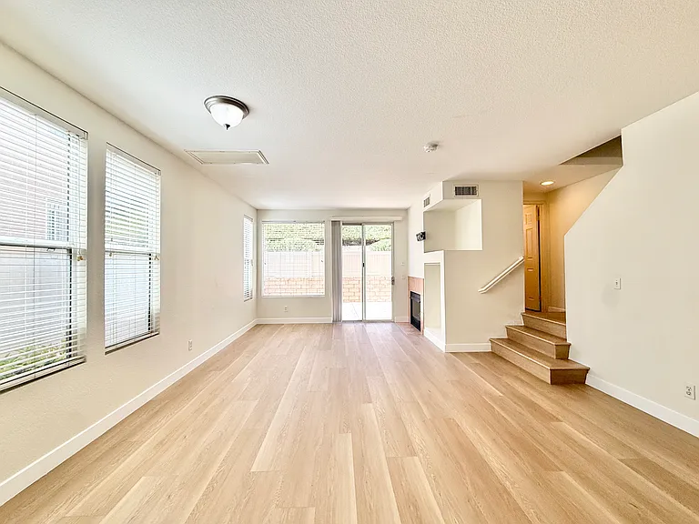 1209 Madrigal Ct — Photo 8