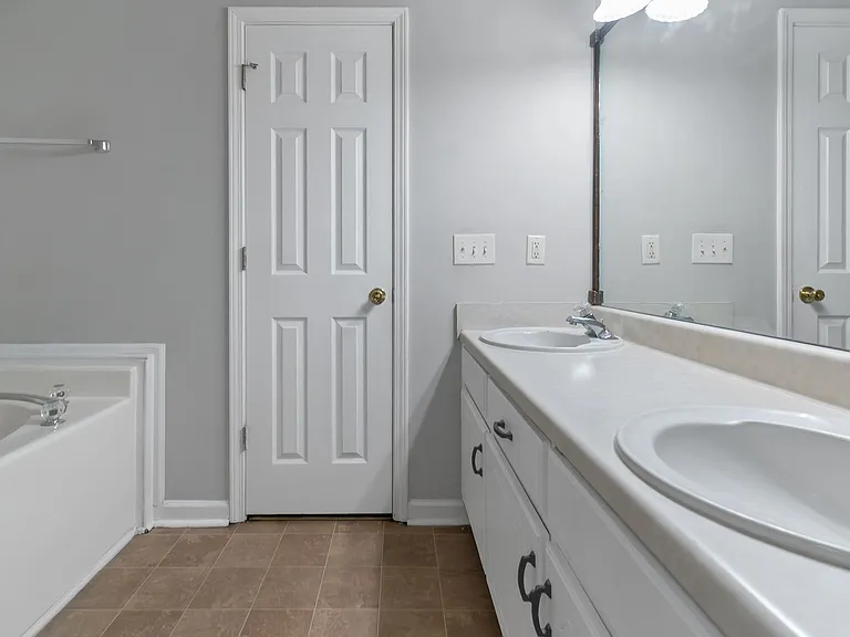 585 Mountainview Dr — Photo 16