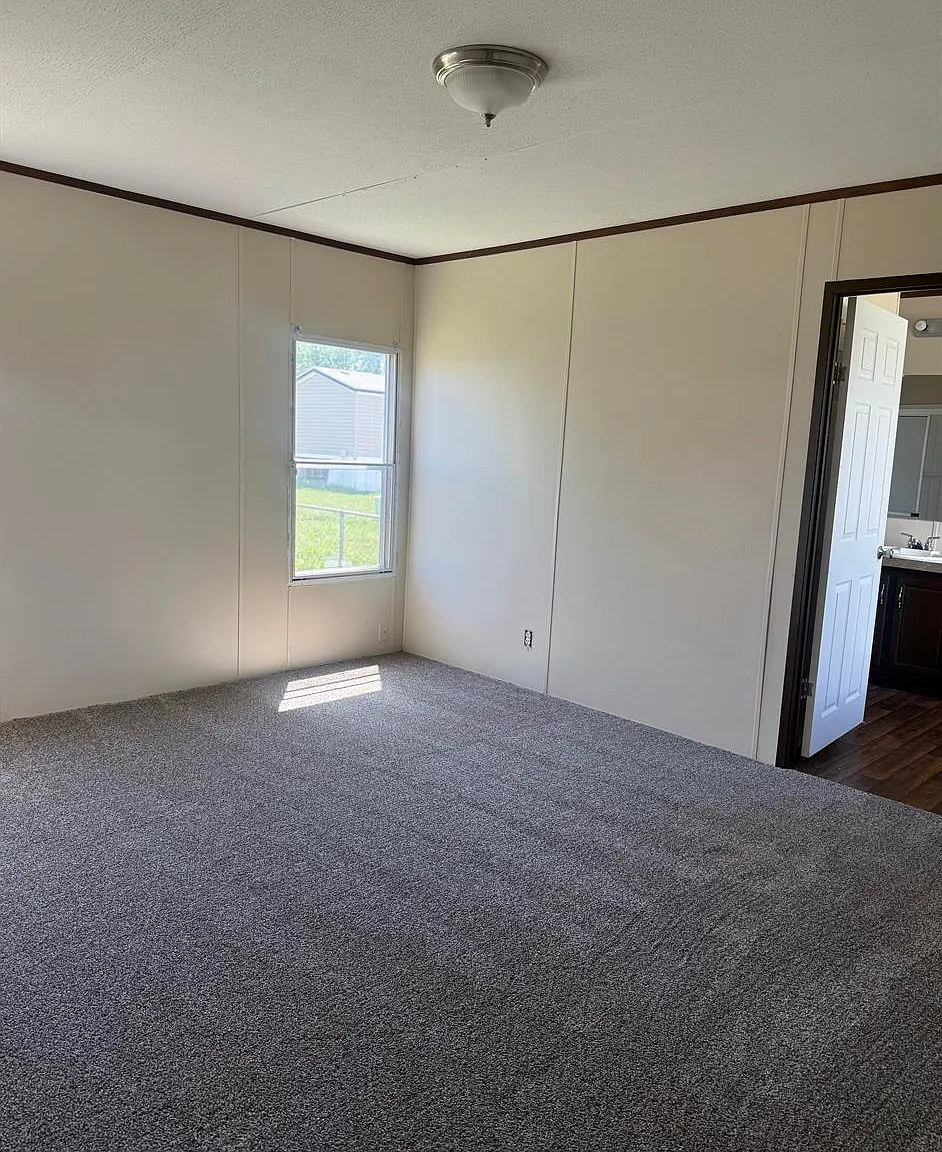 3 bed, $1,100 — Photo 3