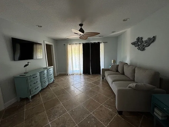 4 bed, 3.5 bath, 3596 sqft, $6,500 — Photo 4