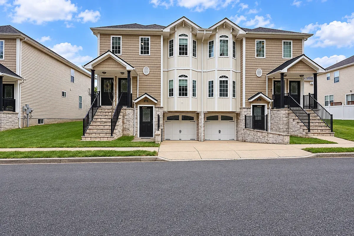 3 bed, 2500 sqft, $3,500 — Photo 1