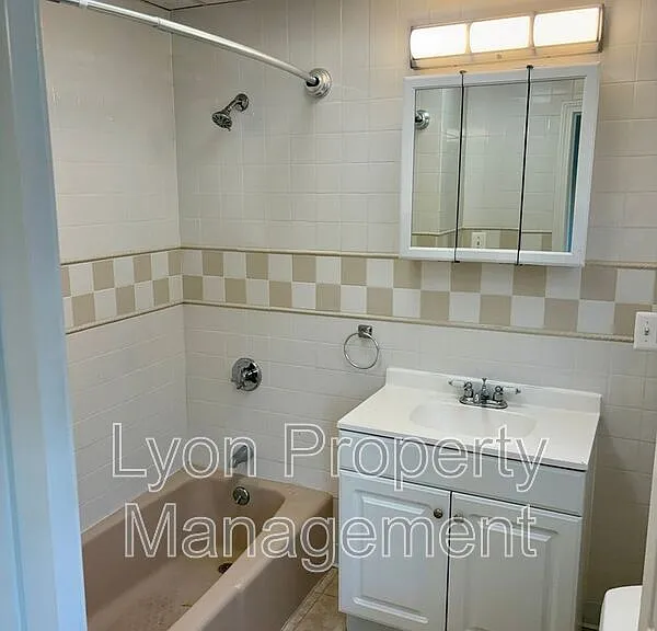 98 Anthony Ave #2R — Photo 6