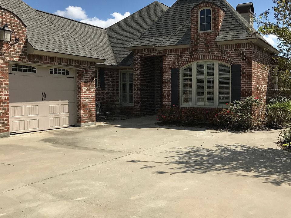 1st image of 903 S Yorkshire Cir