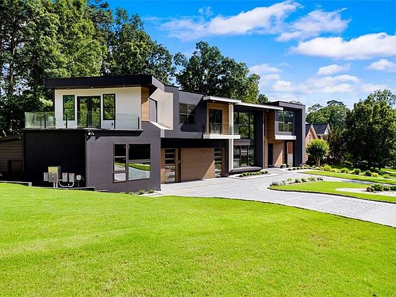 2nd image of 2401 Greenglade Rd NE