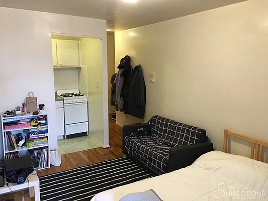 Rented by City Connections Realty | media 18