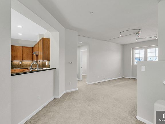 4th image of 968 Farrier Pl