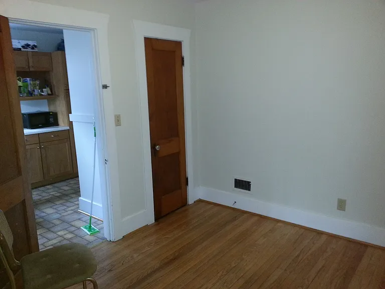 224 1/2 S Linn St — Photo 10