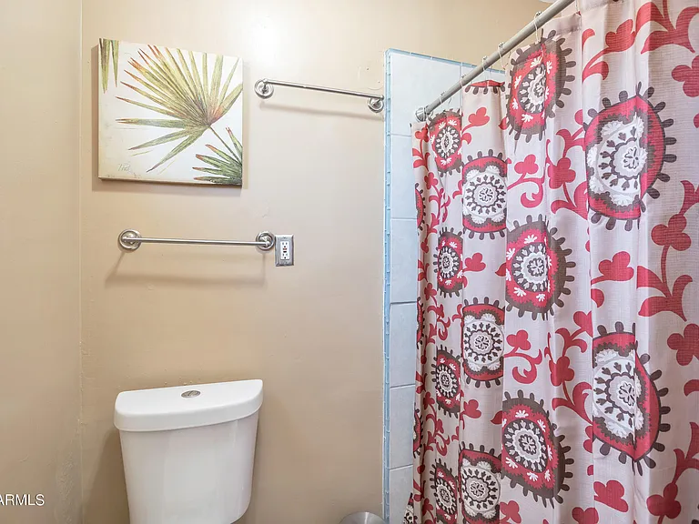 842 W Fairmount Ave — Photo 28