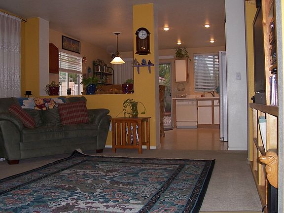Family Room 14'x18'