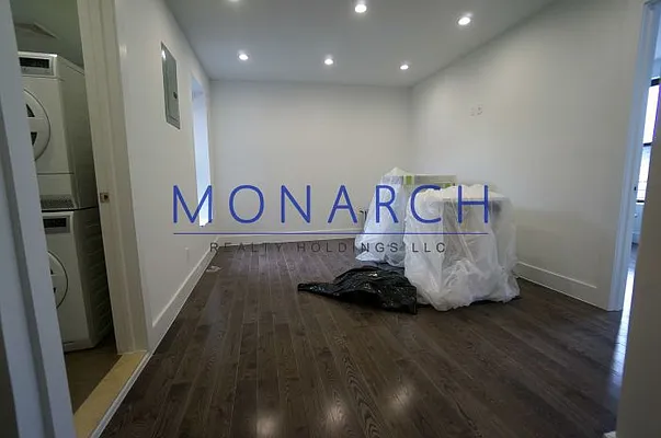 Rented by Monarch Realty Holdings | media 7