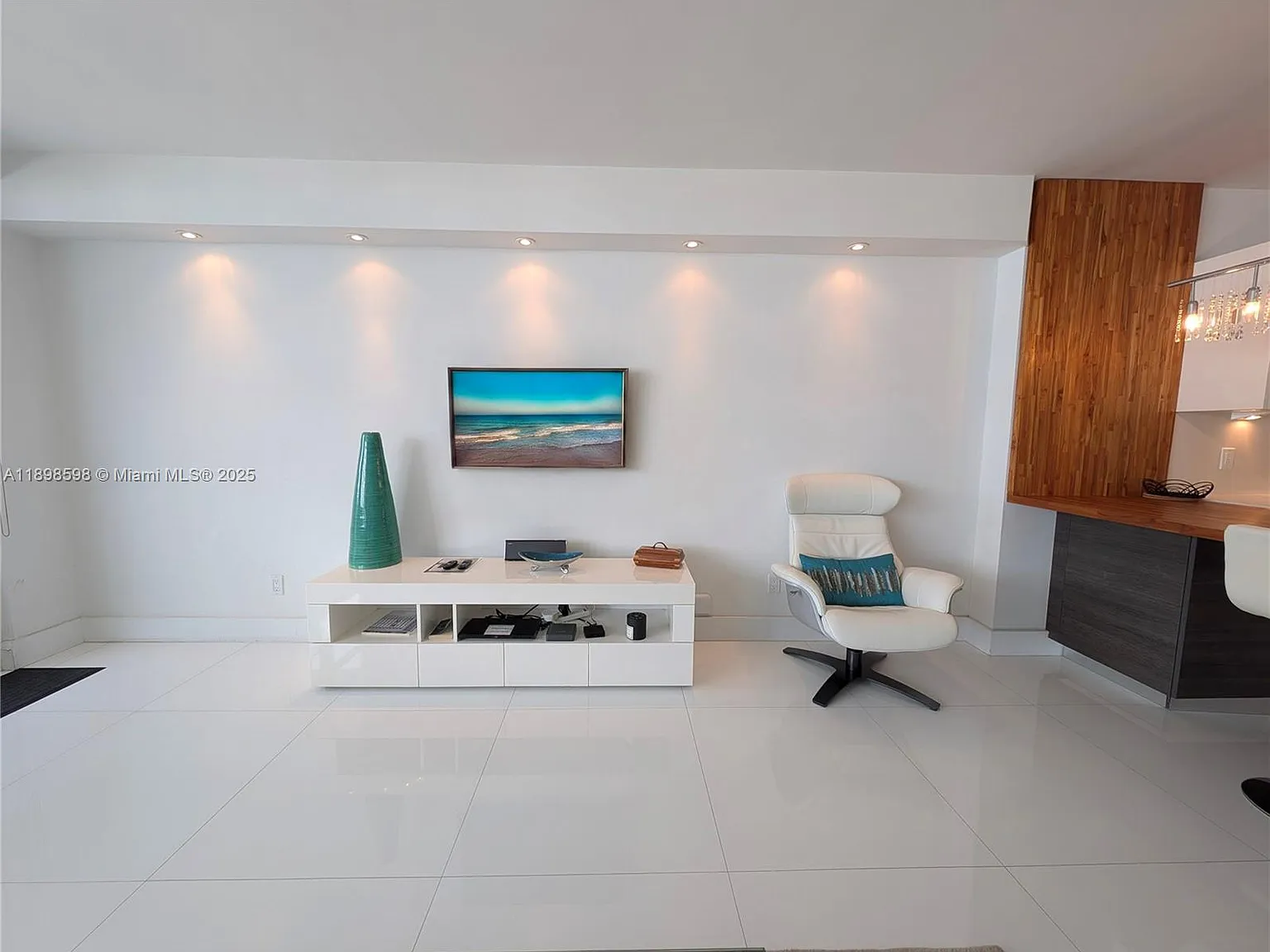 1 bed, 865 sqft, $6,000 — Photo 4