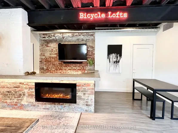 1233 Dundas St E, Toronto, ON M4M 1S4