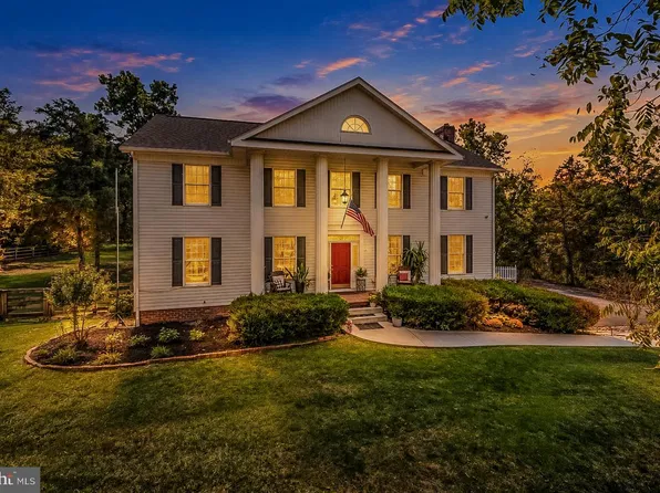 288 Hadley Dr, Falling Waters, WV 25419