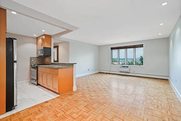 Sold by Daniel Gale Sotheby's International Realty | media 41