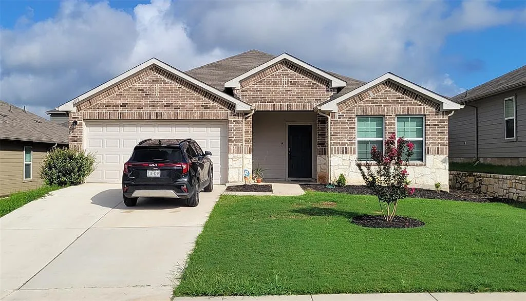 3 bed, 2.0 bath, 1574 sqft, $2,200 — Photo 2