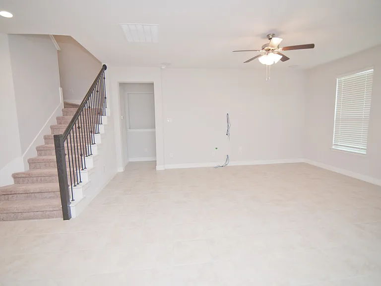 1021 Gillespie Dr — Photo 10