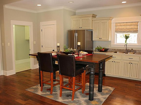 Dining & Kitchen