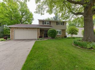 3805 Kenwood Ave, Davenport, IA 52807