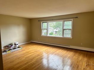 246 Staples St, Farmingdale, NY 11735