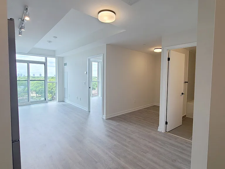 2300 Saint Clair Ave W #804 — Photo 4