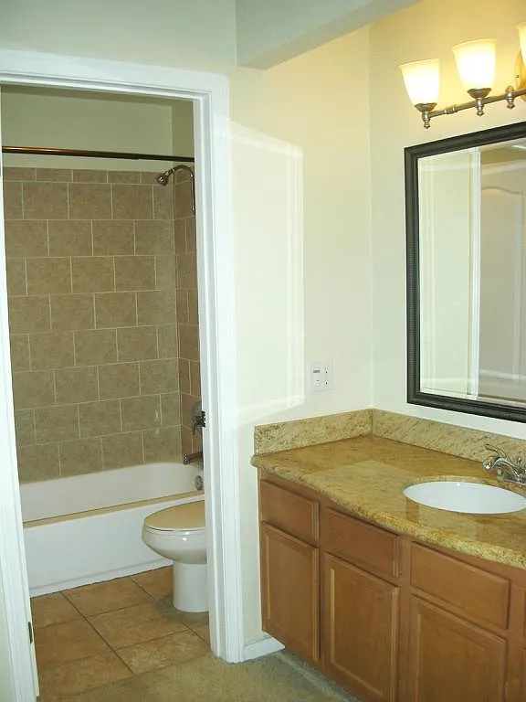 Building Photo - 615 Fredricks Ave #166