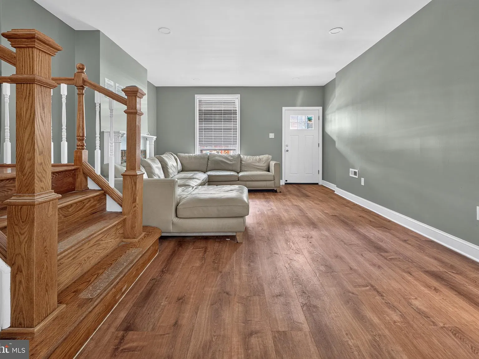 3 bed, 2.0 bath, 1420 sqft, $1,990 — Photo 4