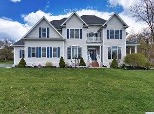 2 Shepherds Needle Ct, Wynantskill, NY 12198