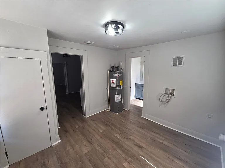 1908 N Mitchell Ave #A — Photo 12