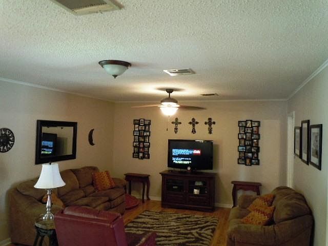 2nd image of 3023 Lakeshore Dr