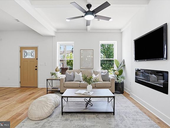 4th image of 3818 Woodhaven Ave