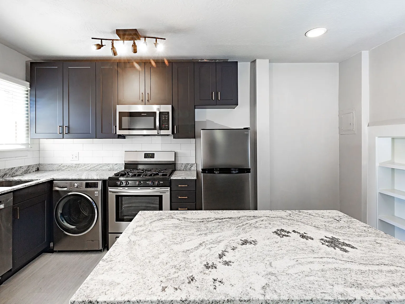 Lincoln Arms Apartments — Photo 4