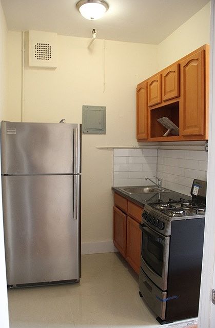1st image of 555 Gates Ave APT 4A