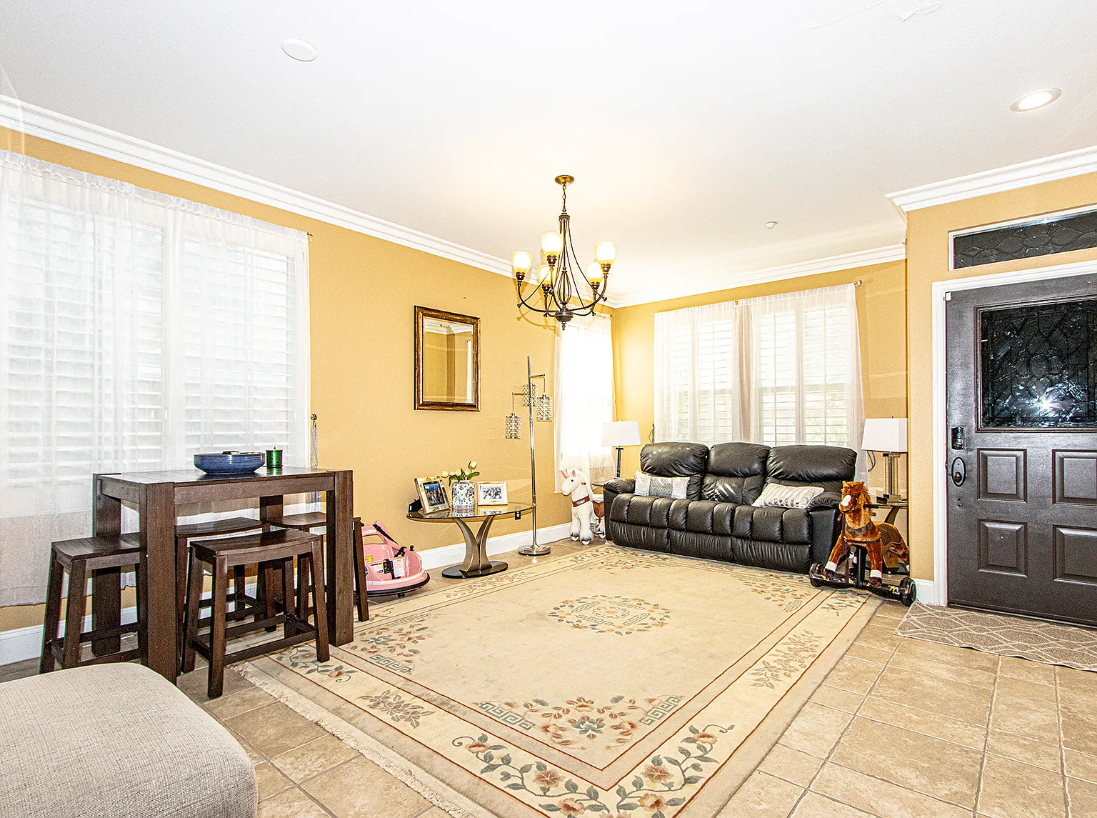 5 bed, 2908 sqft, $4,200 — Photo 3