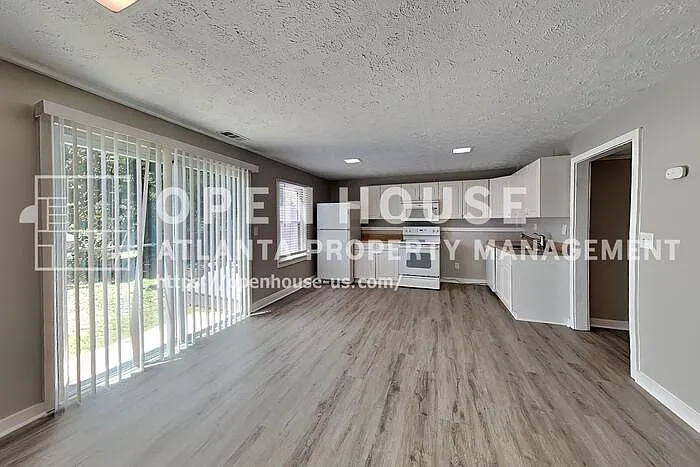 1100 Lake Dr — Photo 7