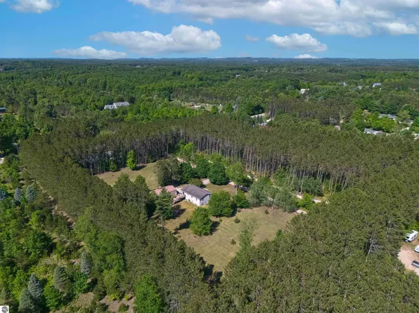 10705 Thiel Rd, Traverse City, MI 49685