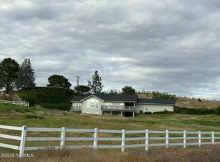 359 Riggins Rd, Wapato, WA 98951