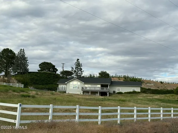 359 Riggins Rd, Wapato, WA 98951