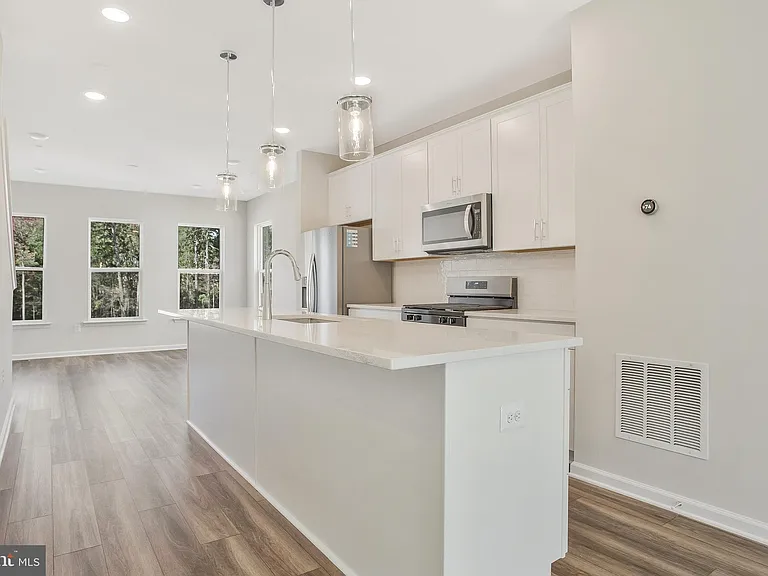 244 Mainstream Dr — Photo 10