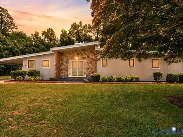 109 Breezy Hill Dr, Colonial Heights, VA 23834